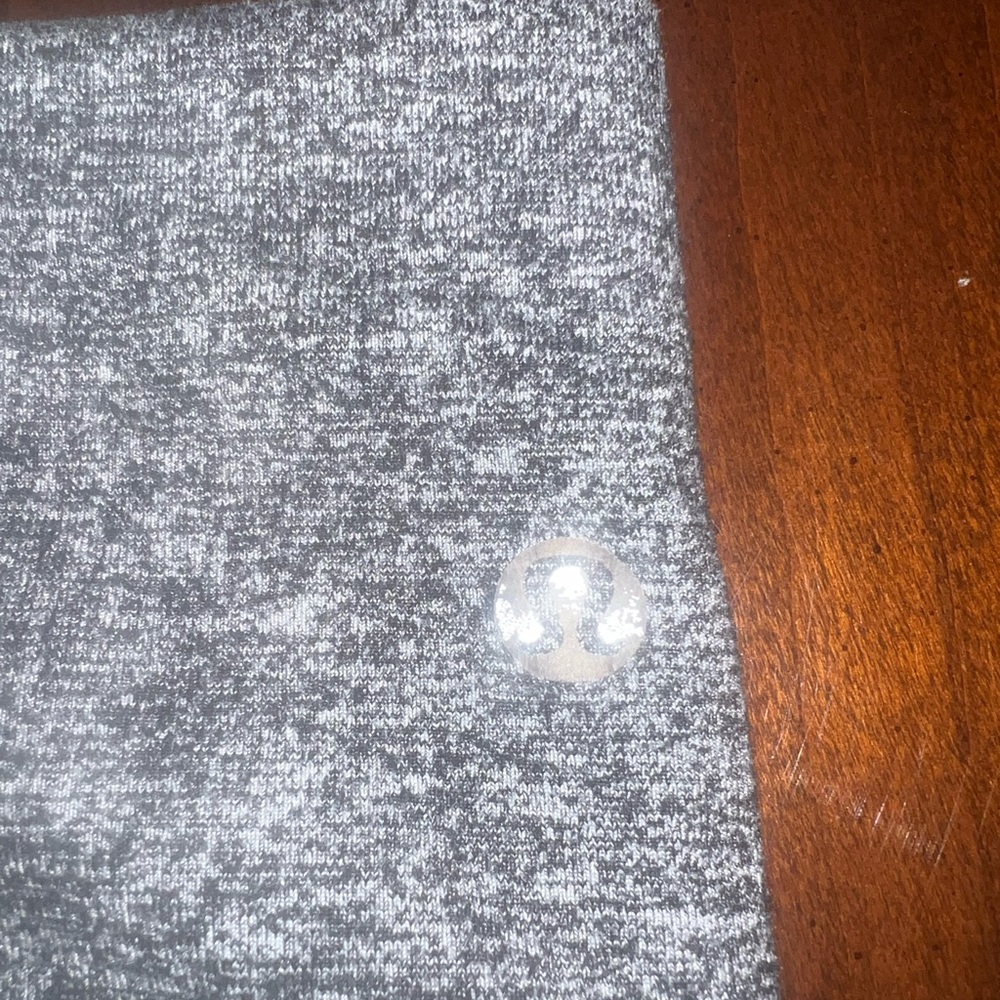 Lululemon leggings size 4 - Picture 2 of 3